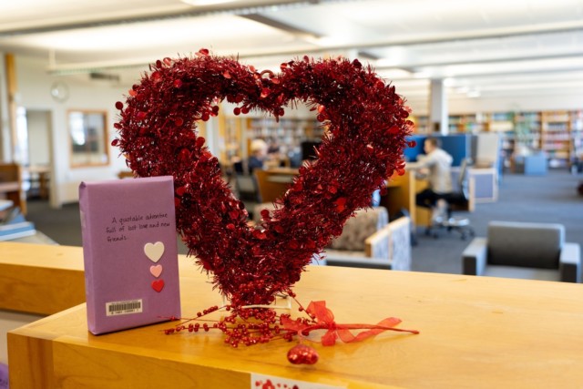It's Bushnell's annual Blind Date with a Book month! Hosted at the Kellenberger Library, students are encouraged to get to know a mystery book or movie for the chance to win a sweet prize and possibly even find a new love for literature. 📕❤️