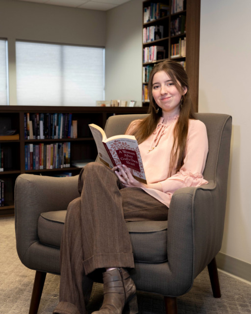 Through her fall internship, Jessica Woods dove into the world of books and publishing during her work with local company Harvest House! 📚

As a senior business administration major at Bushnell, Jessica had little knowledge of the inner workings of a publishing house, but her continued love for reading stemming from her childhood inspired her to pursue opportunities that aligned with her passion. During her internship at Harvest House, Jessica found herself immersed in a myriad of tasks across several different teams, reflecting the dynamic nature of the publishing industry. From editing manuscripts to creating presentations, her diverse workload provided invaluable insights into the multifaceted world of publishing.

Reflecting on her journey, she expressed gratitude for the opportunity to develop essential skills and gain a professional perspective on workplace dynamics, emphasizing that the skills she learned will be invaluable wherever she goes. Amidst the professional growth, Woods found fulfillment in the supportive community while surrounded by like-minded individuals who shared her faith and passion for publishing. Well done, Jessica! 👏

Read the full story on our website!