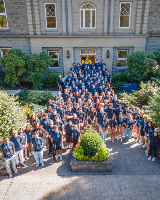 Orientation Kick-Off brought us together with worship, encouragement, and a class photo to celebrate our newest Beacons! 🙌 @iggybeacon