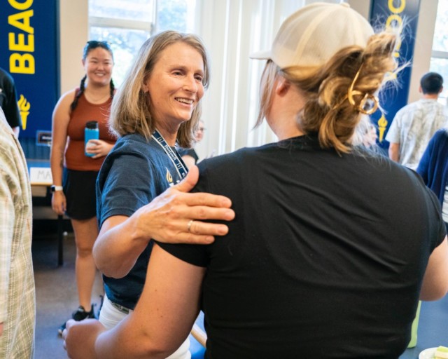 Meet your professors, meet your major! 🥞 New Beacons built early relationships with our esteemed faculty over breakfast and sparked academic curiosity for the year ahead.