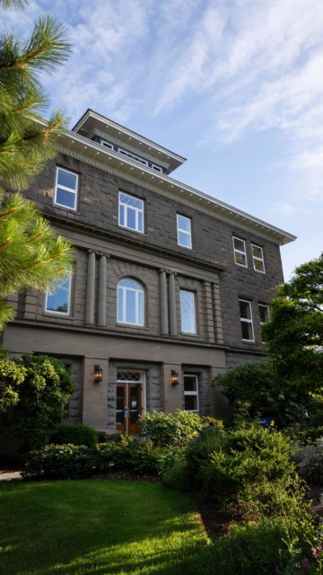 Ready to experience life as a Beacon? Receive a $1,000 visit scholarship when you join us for Bushnell Fall Preview Day on Nov. 7!
 
Sign up online through the Linktree in our bio or by going to bushnell.edu/visit/. We hope to see you there!